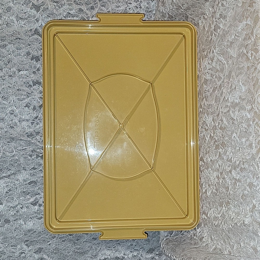 Tupperware: Cake Keeper Container - Picture 3 of 8